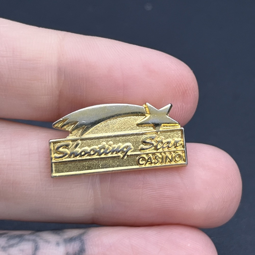 Shooting Star Casino Gold Tone Lapel Hat Pin